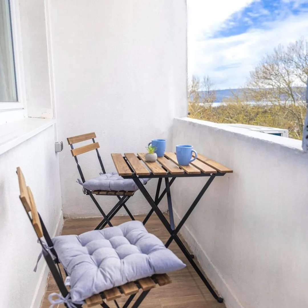 Cozy 2Br By The Sea Garden Apartment